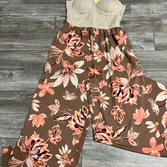 Jumpsuit - Picture 3 of 6